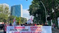 Aliansi Perisai Geruduk Markas Tni